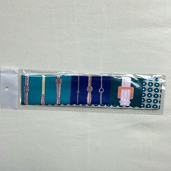 Unbranded Thin Silky Scarf in Geometric Print Green - Picture 2 of 6